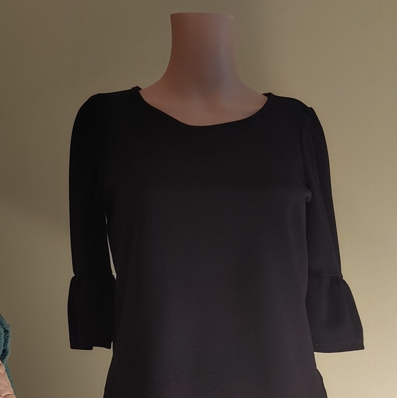 Black top - Picture 1 of 2